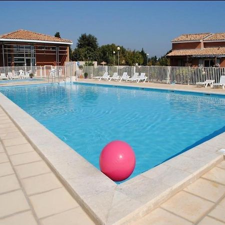 Maison Plain Pied Avec Climatisation Dans Une Residence Privee Avec Piscine Saint-Saturnin-lès-Avignon Exterior foto